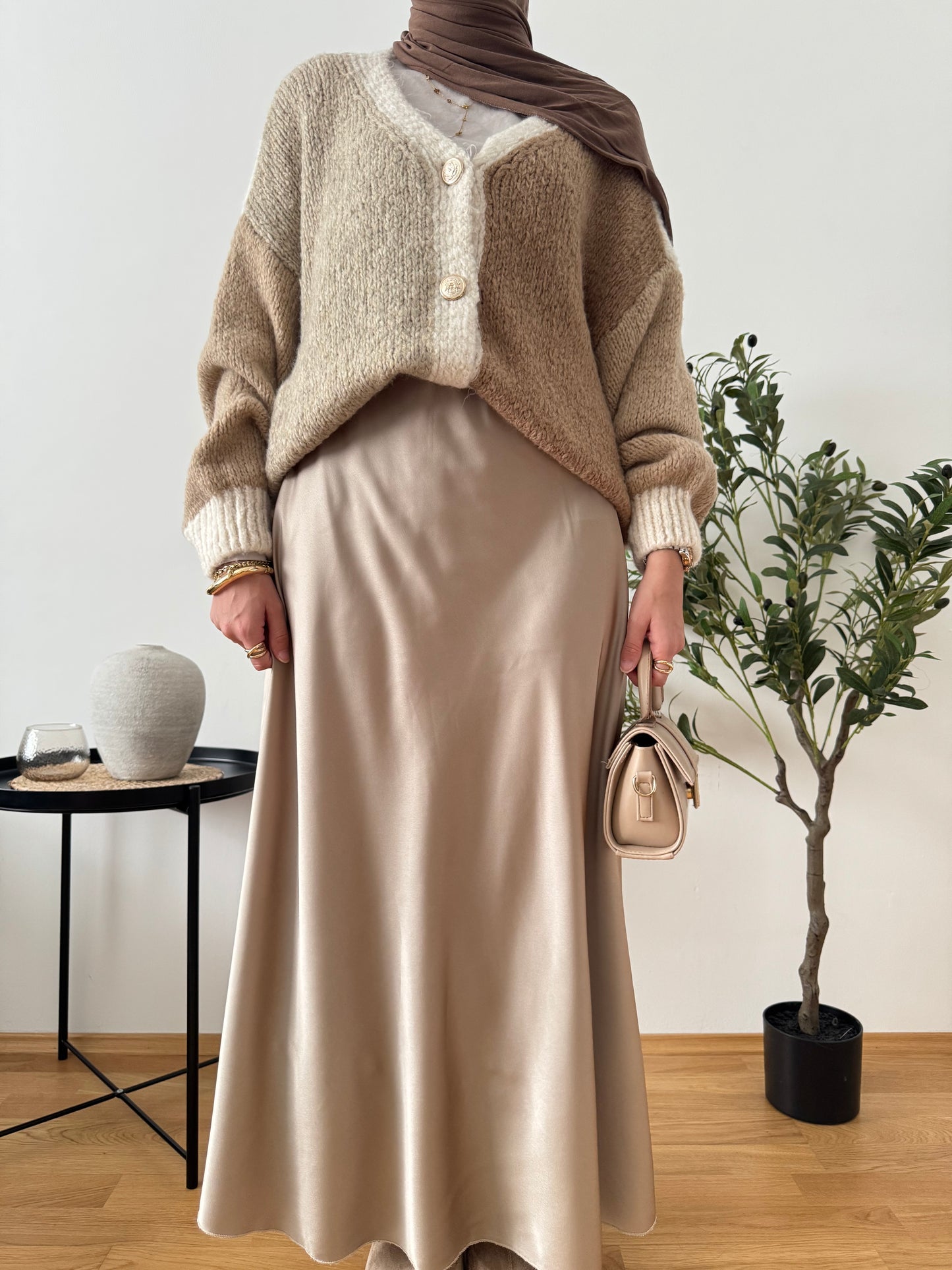 Outfit mit Woll Cardigan beige