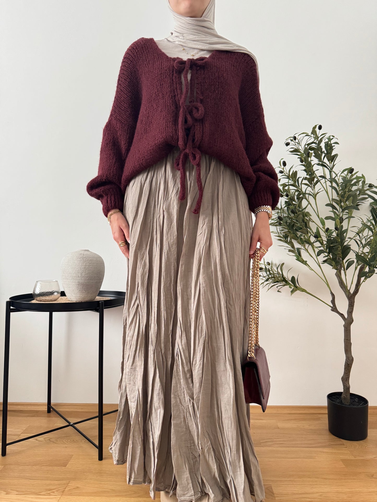 Outfit mit Woll Cardigan bordeaux