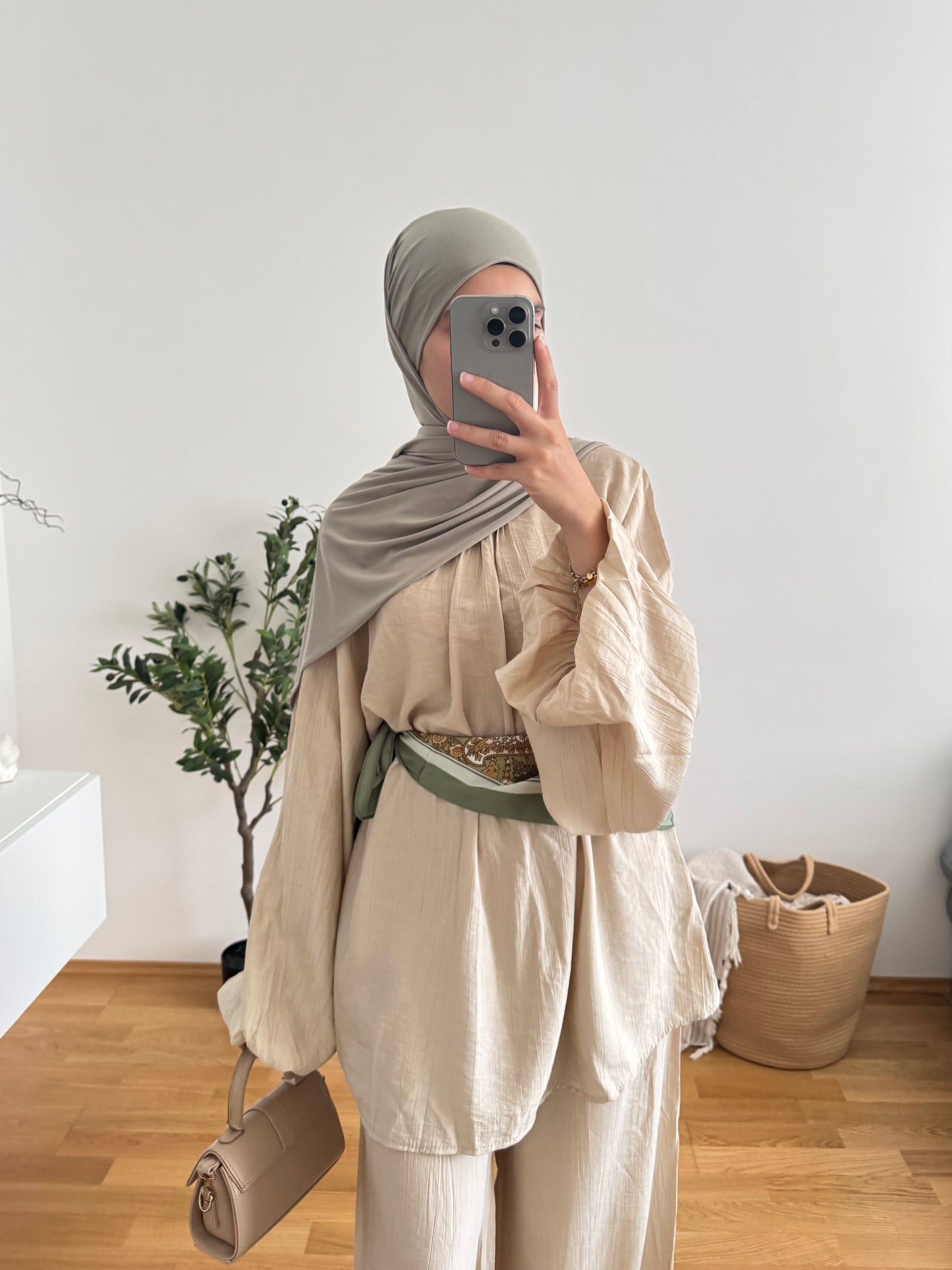 Hanifa Zweiteiler beige