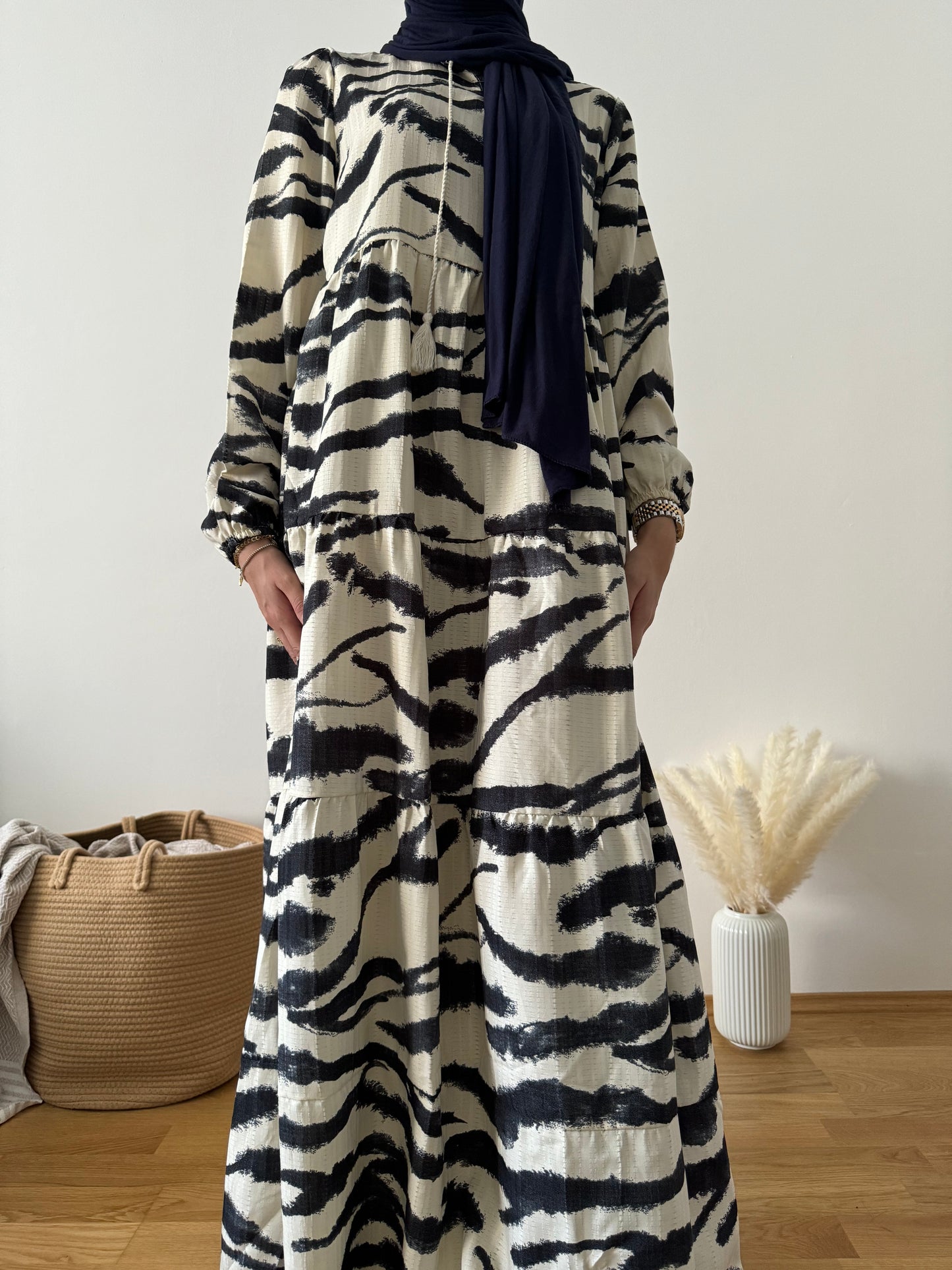 Kleid mit Streifen grau
