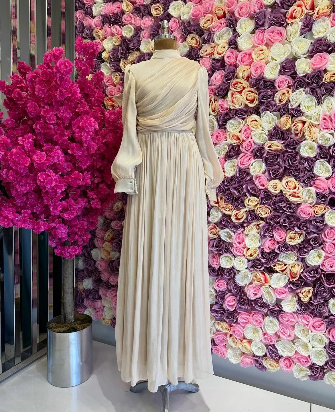 Crincle Satin Abendkleid beige