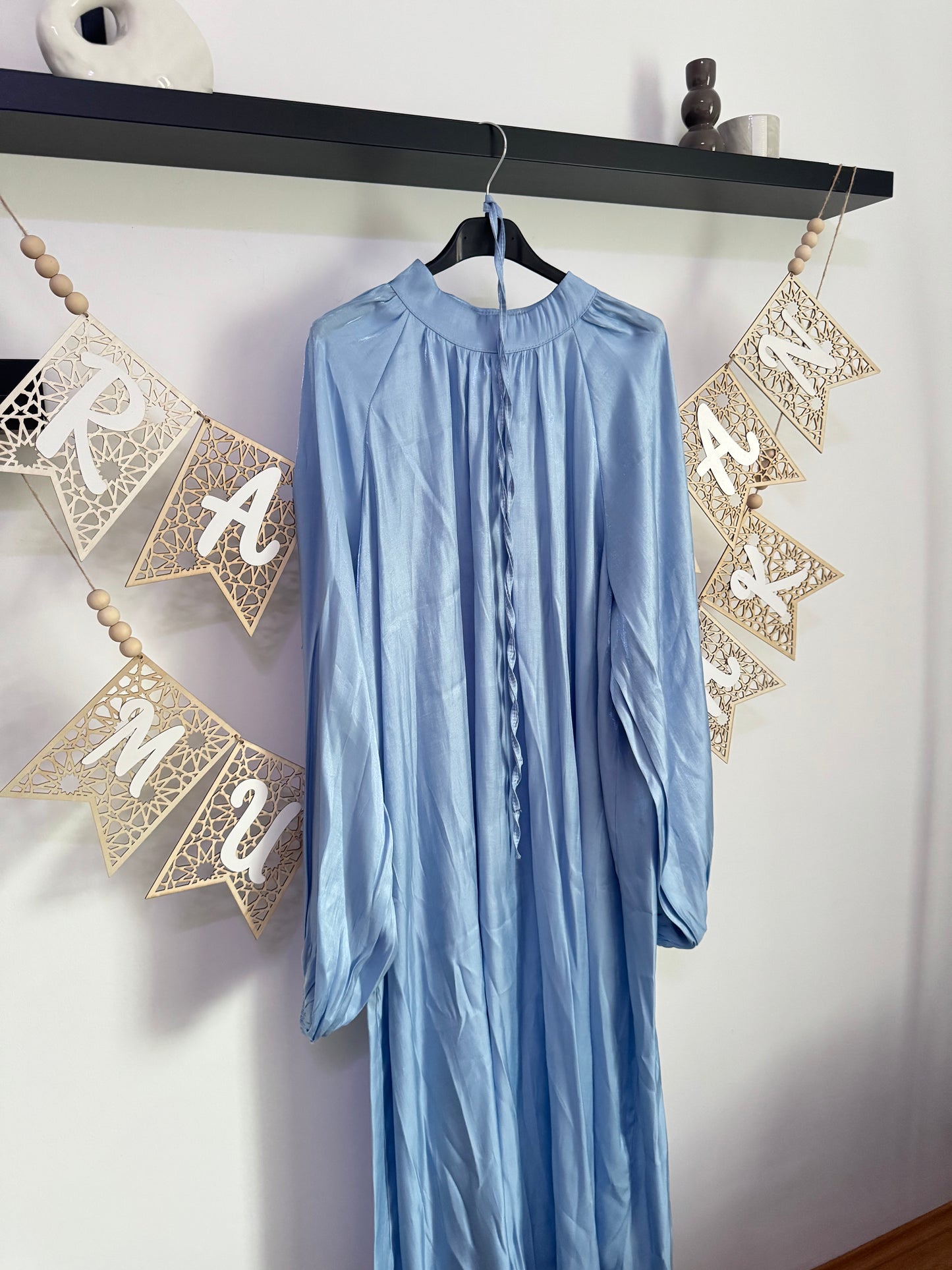 Aylin Abaya hellblau