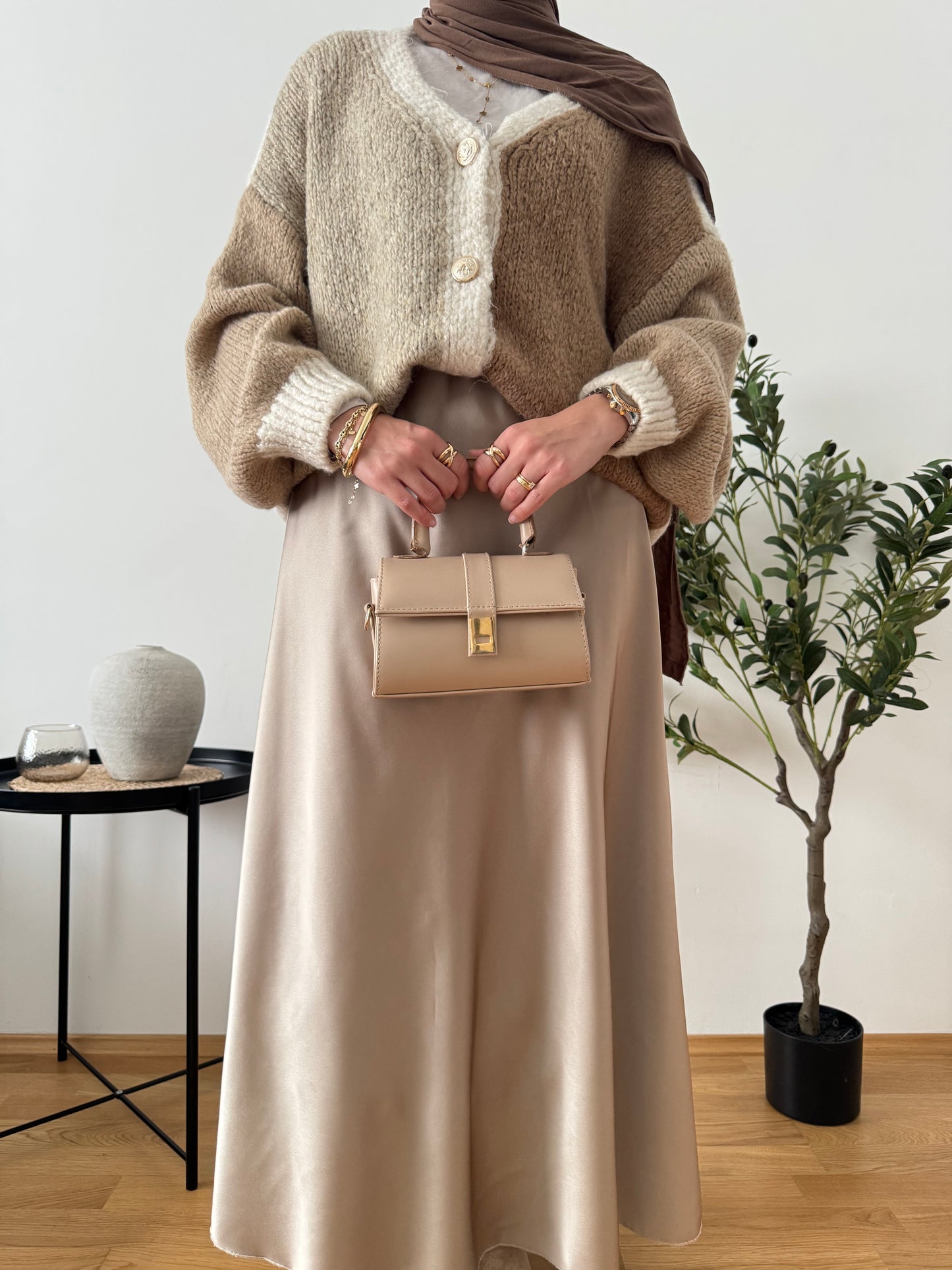 Outfit mit Woll Cardigan beige