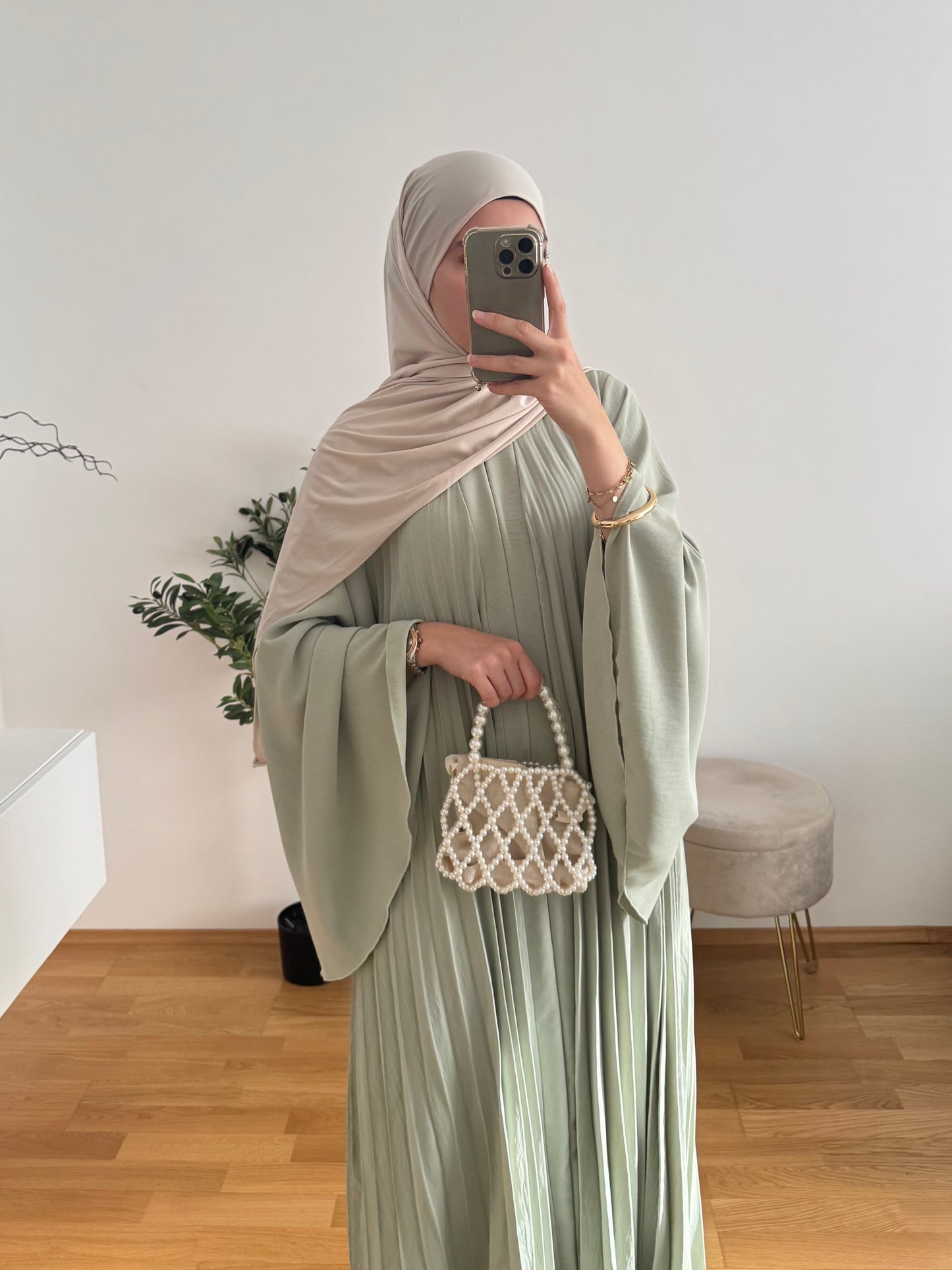 Ikra Abaya mint