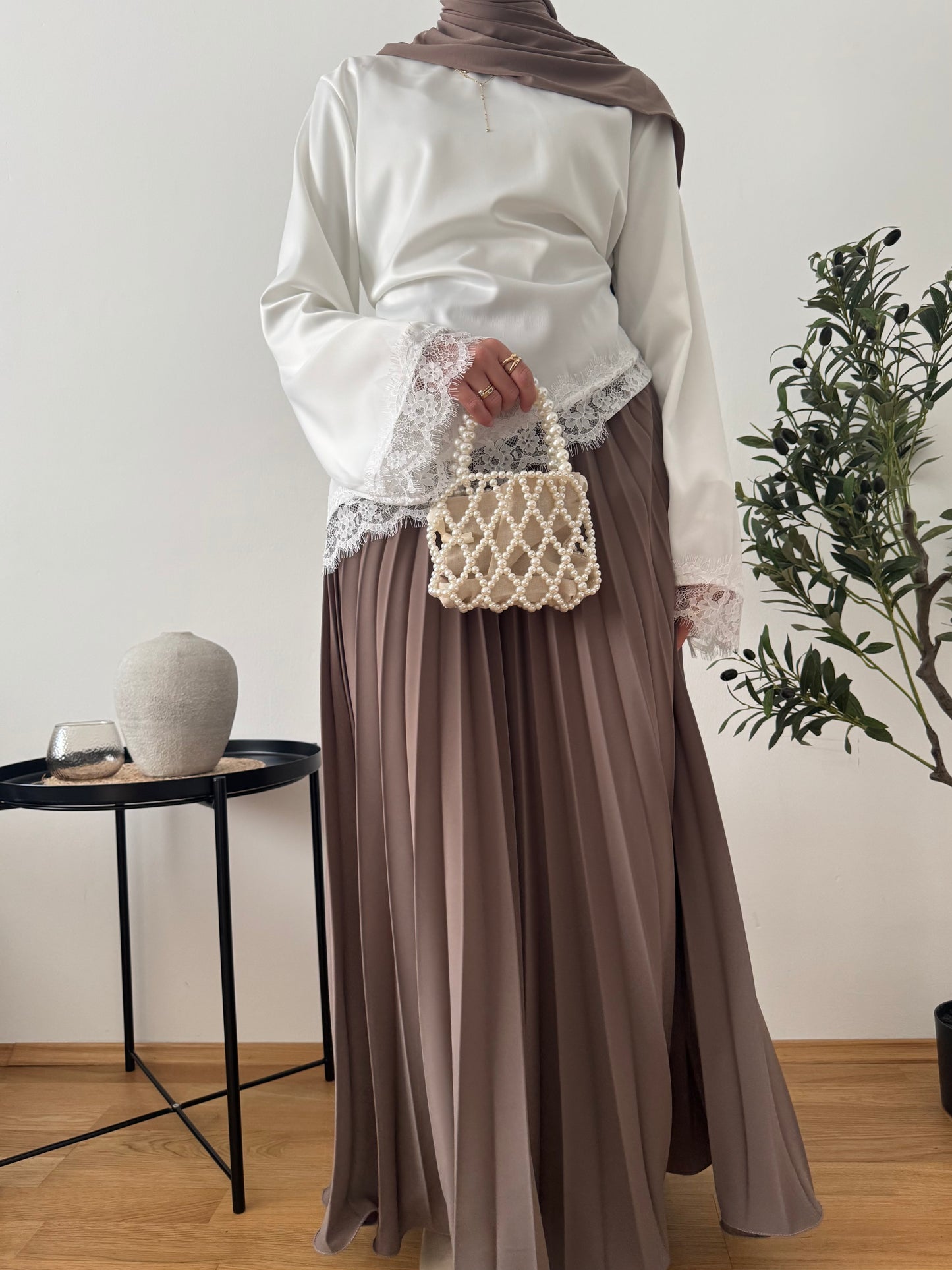 Outfit mit Satin Bluse