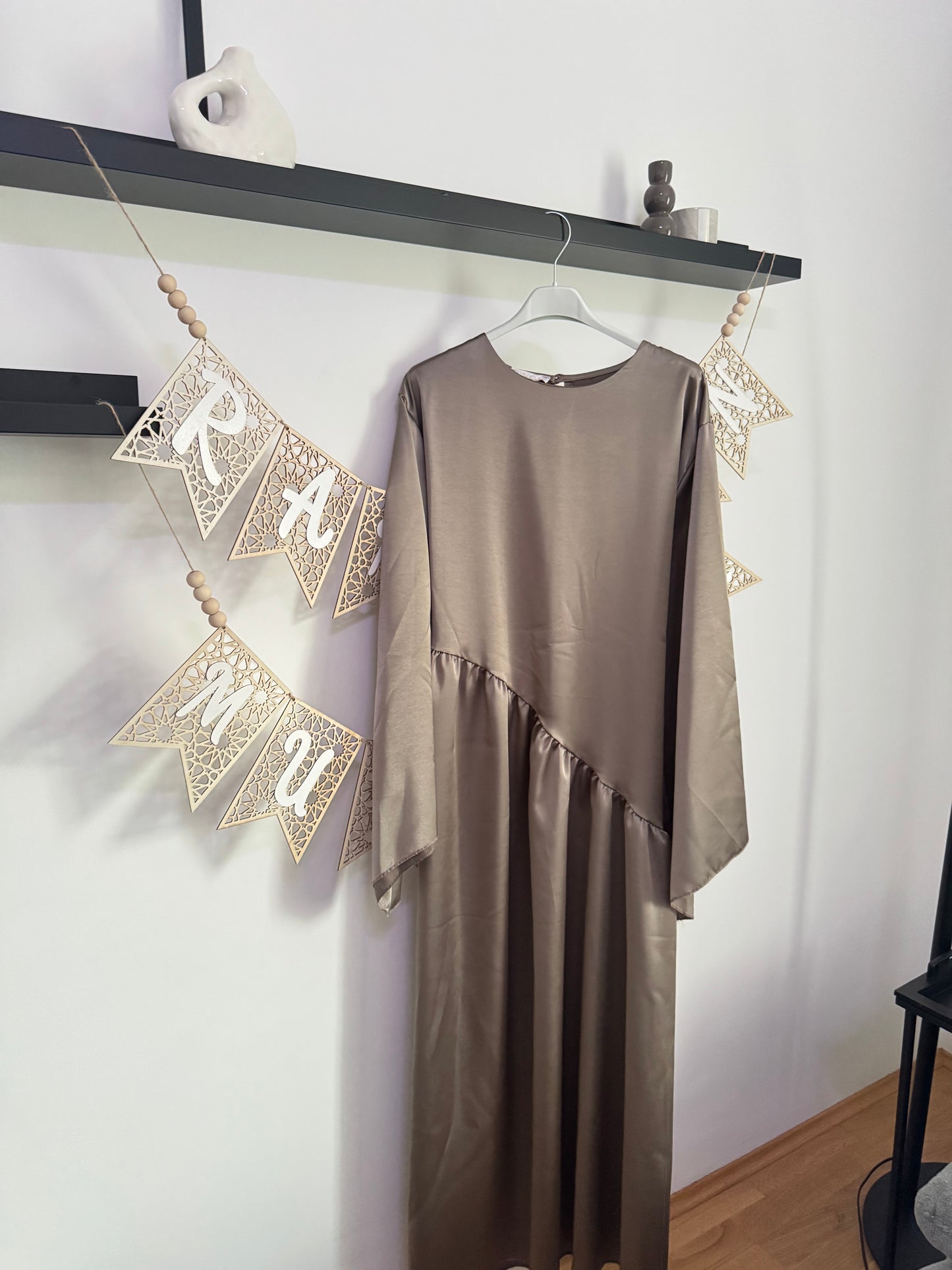 Rümeysa Abaya taupe