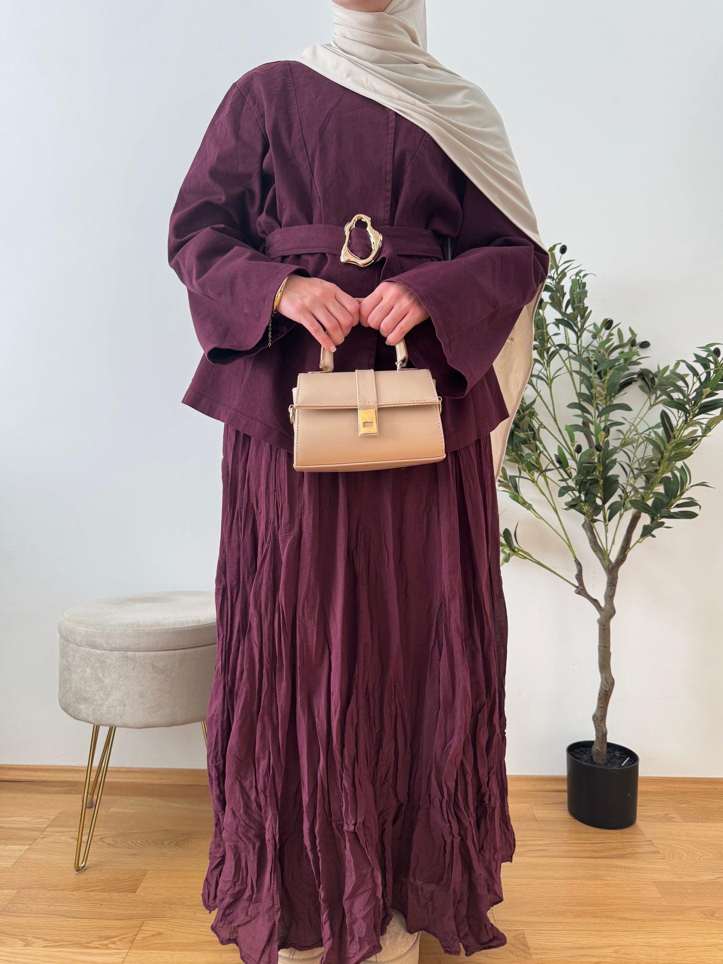 Outfit mit Denim Oberteil bordeaux