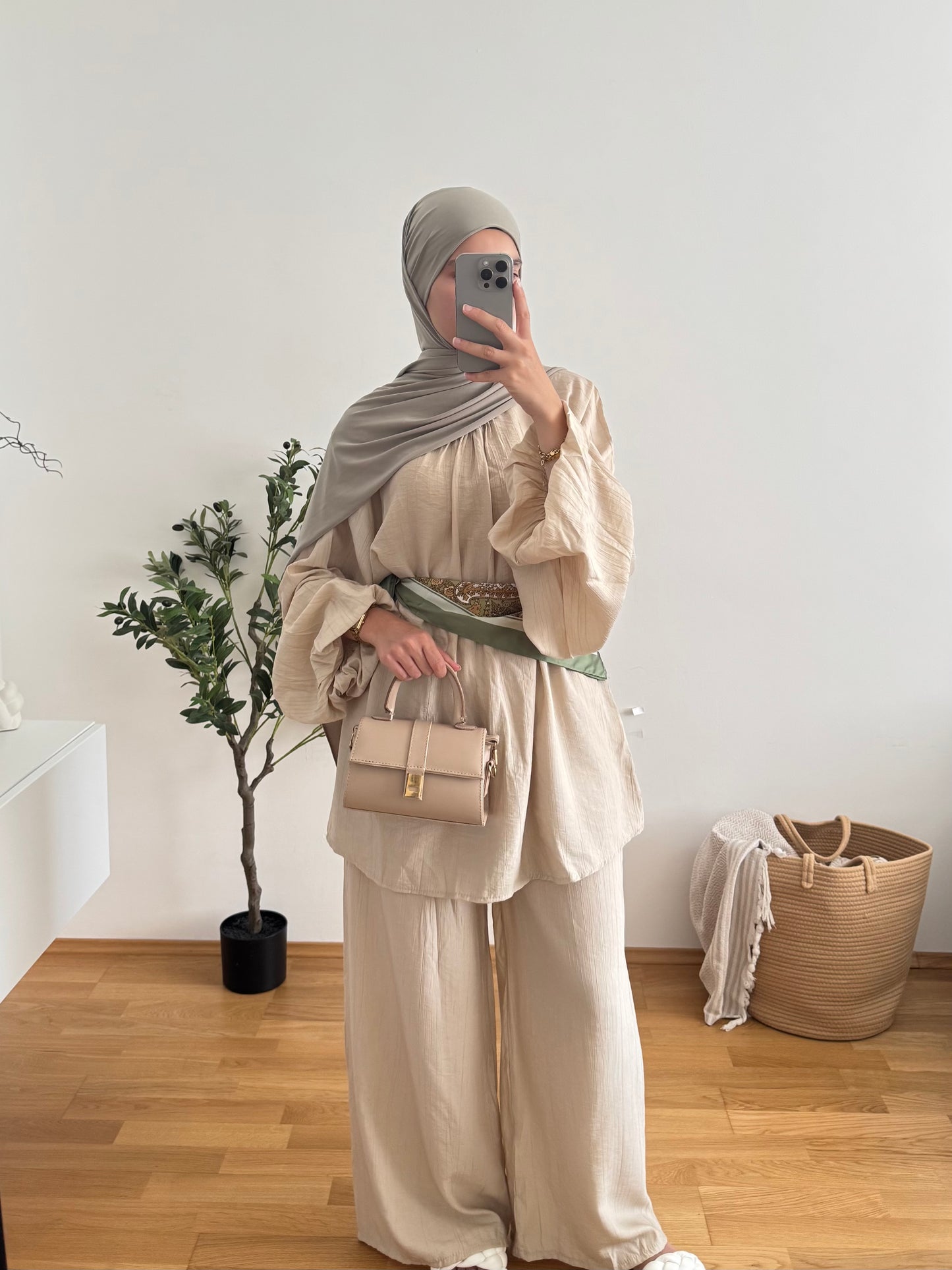 Hanifa Zweiteiler beige