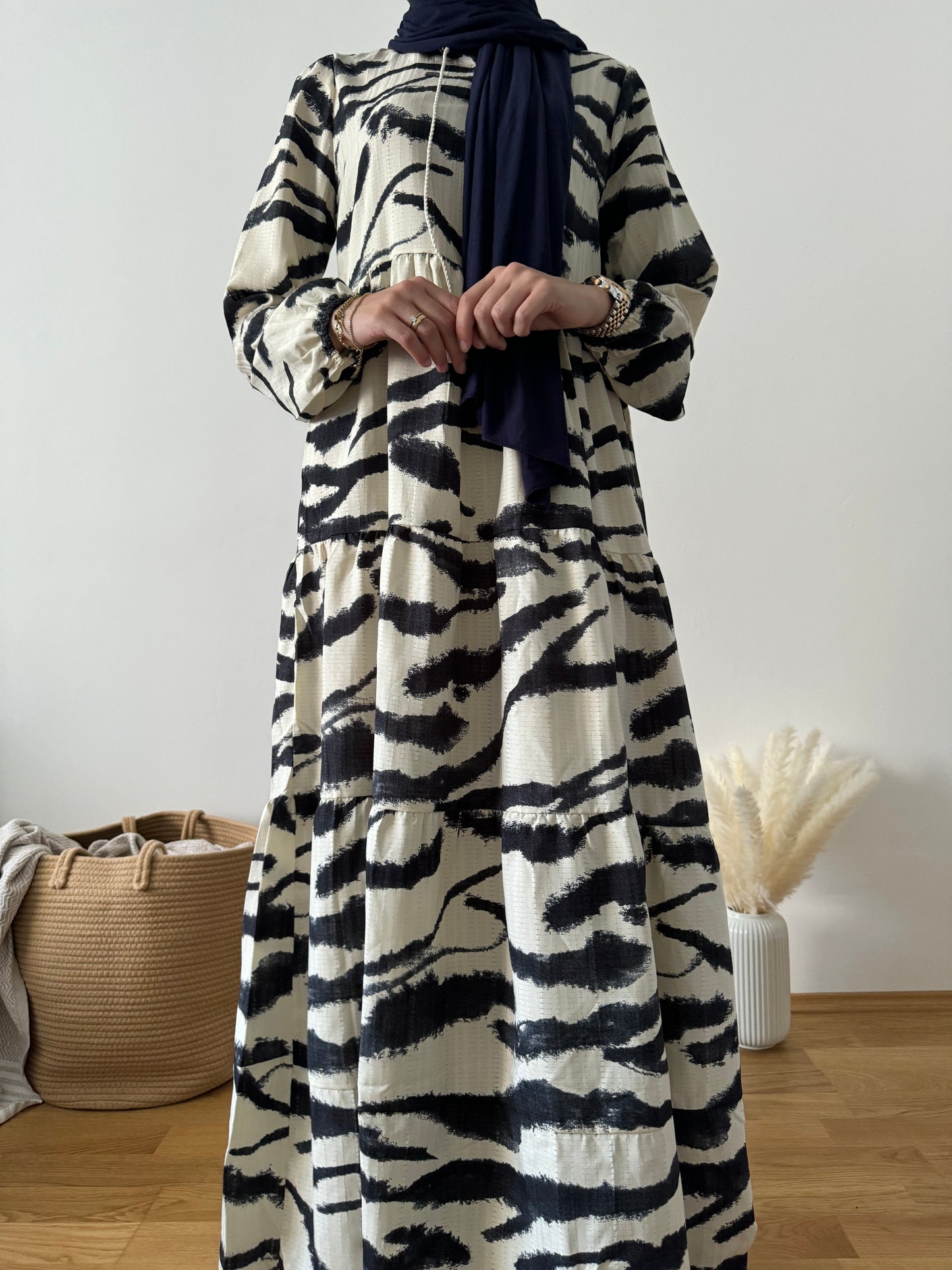 Kleid mit Streifen grau