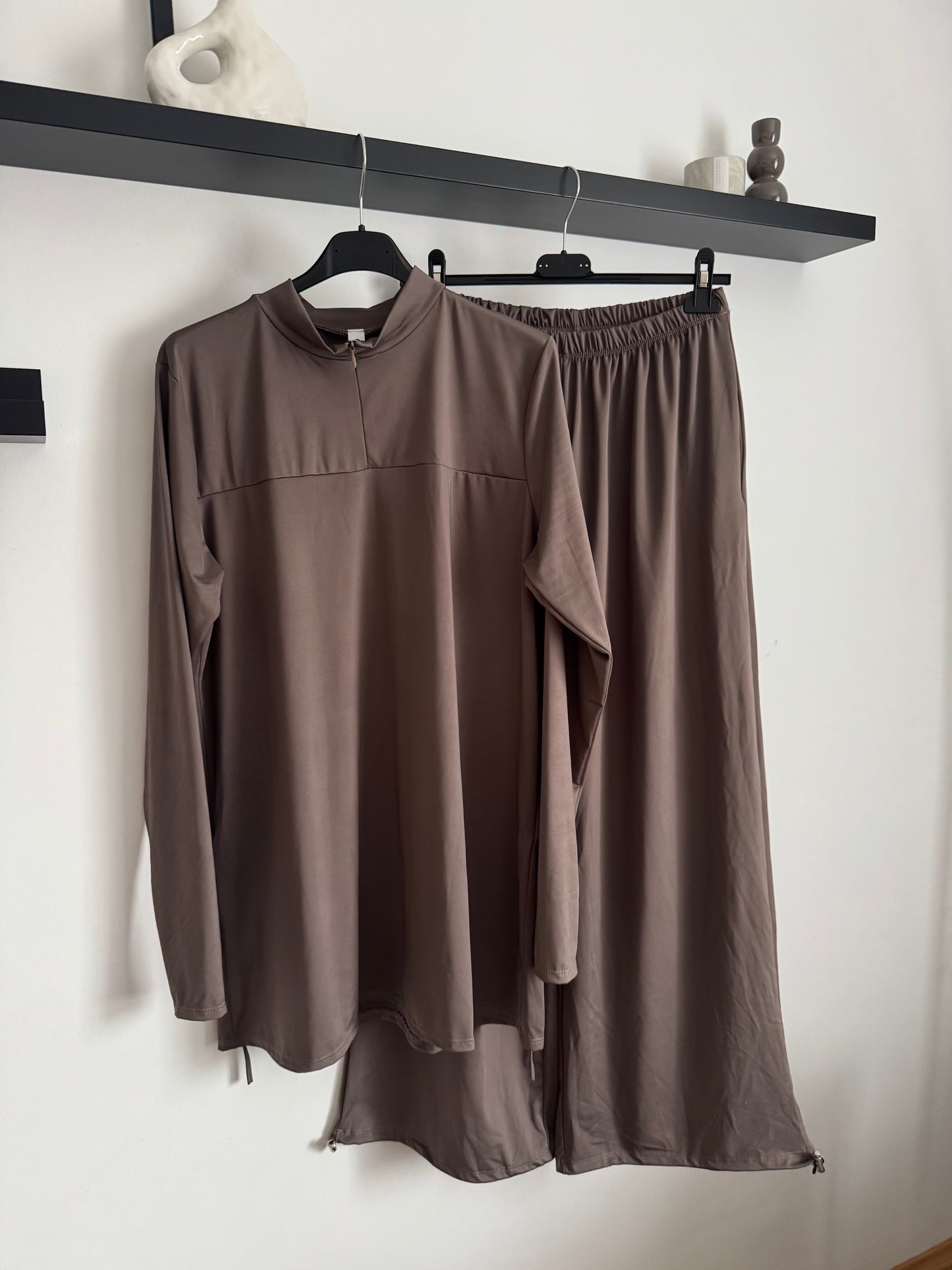 Trainingsanzug taupe