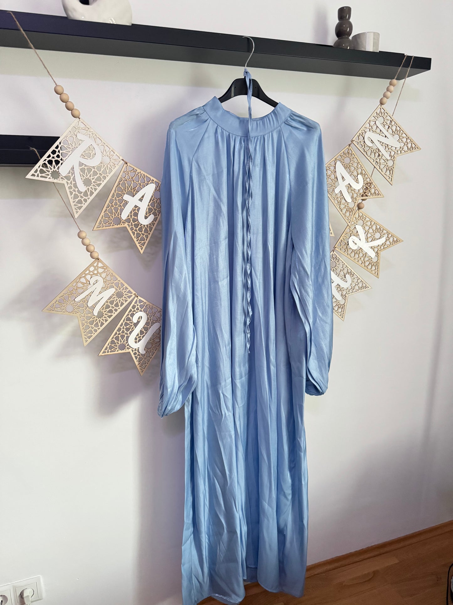 Aylin Abaya hellblau