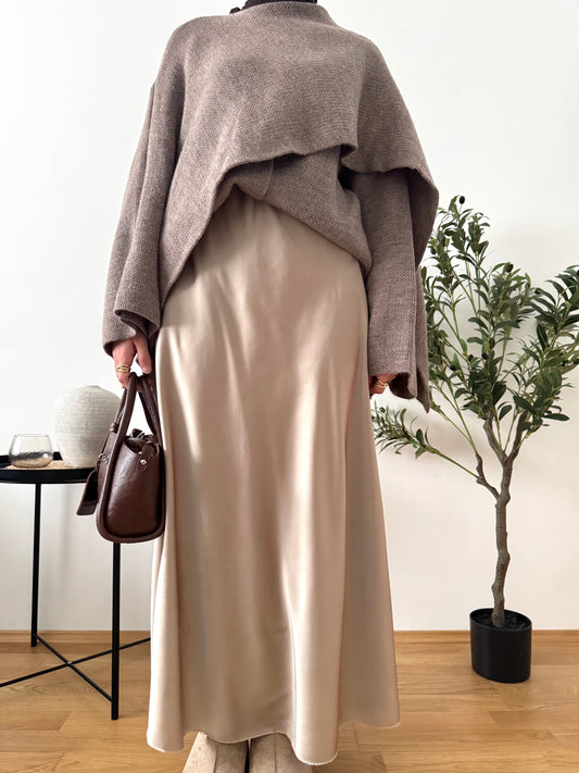 Outfit mit Cape taupe