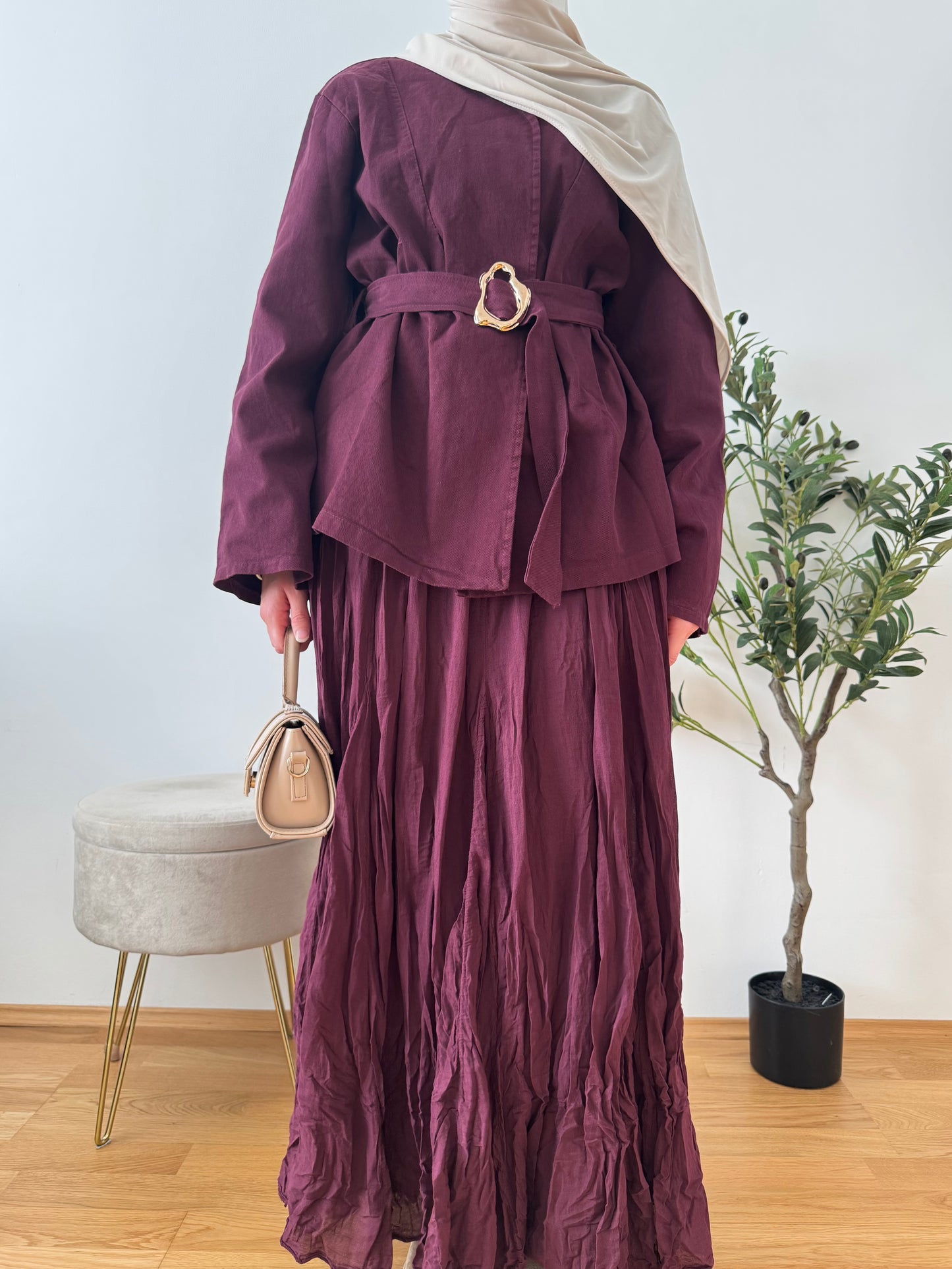 Outfit mit Denim Oberteil bordeaux